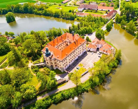 V�t�n� jara na z�mku Ln��e + kulturn� program - www.webtrziste.cz