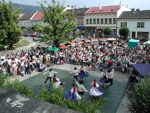 Mezinrodn folklorn festival NA RYNKU V BYSTICI - www.webtrziste.cz